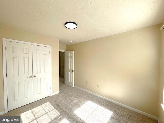 Building Photo - 45586 Curley Ct