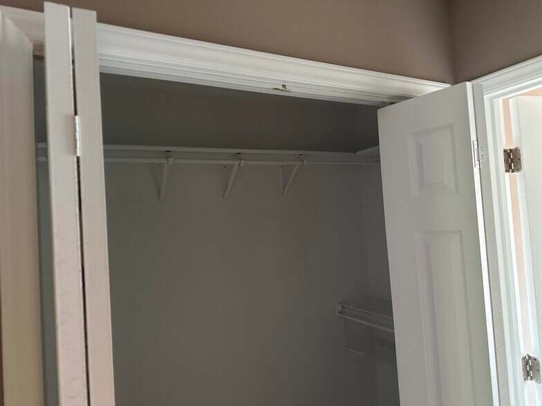 Building Photo - 420 Johnson St