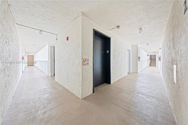 Building Photo - 1975 Normandy Dr