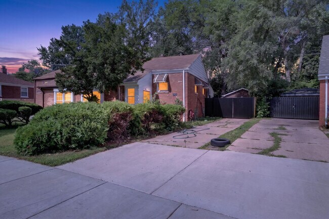 Building Photo - 9722 S Merrion Ave