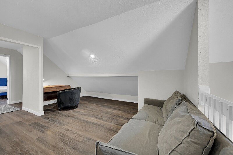 Building Photo - 660 Hickory St