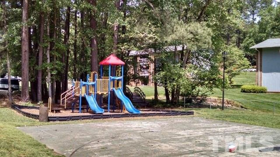 Play area - 1283 Schaub Dr