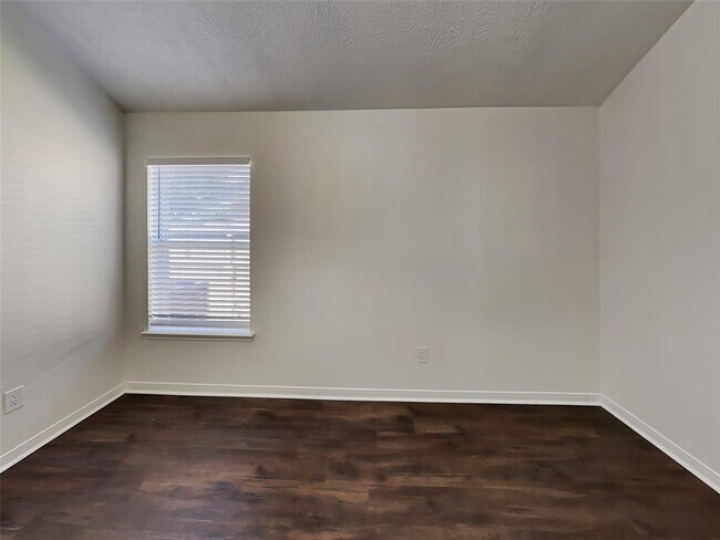 Building Photo - 30022 Saw Oaks Dr