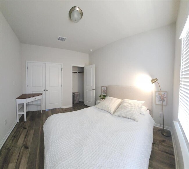 Building Photo - 14304 Allard Dr
