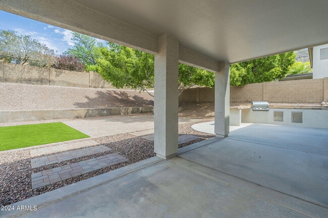 Building Photo - 6326 W El Cortez Pl