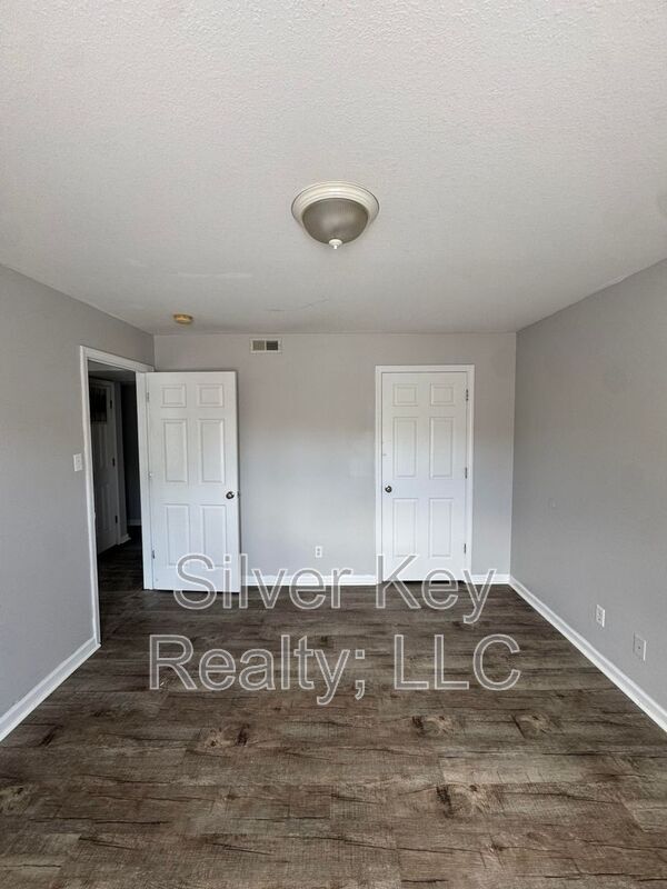 Building Photo - 268 Willow Creek Drive