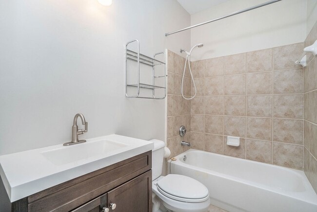 Building Photo - 2 bdrm, 2.5 bath Town Home steps away from...