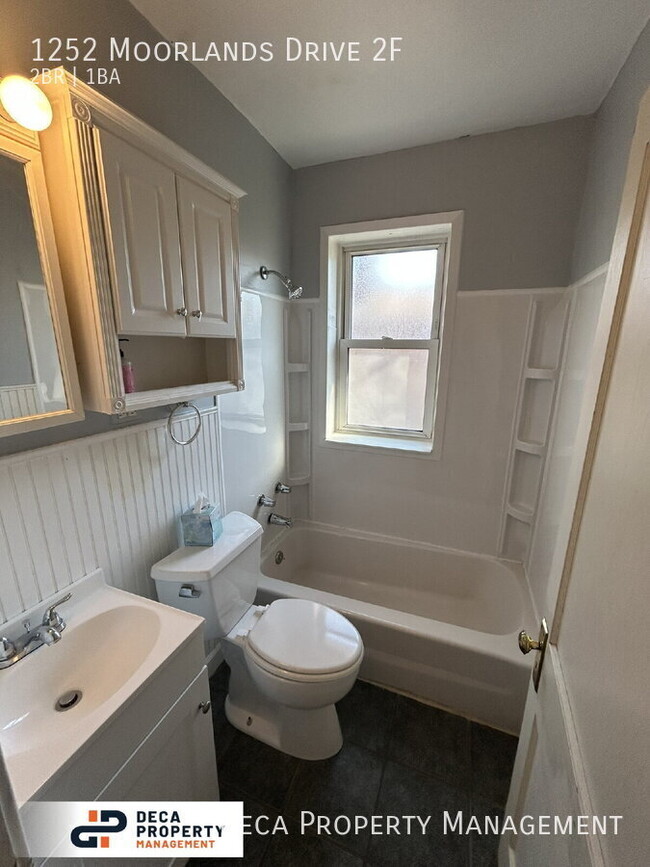 Building Photo - 1252 Moorlands Dr