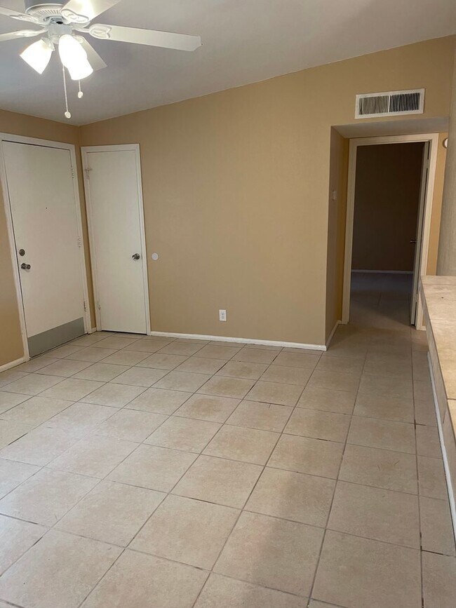 Building Photo - 509 N Williams