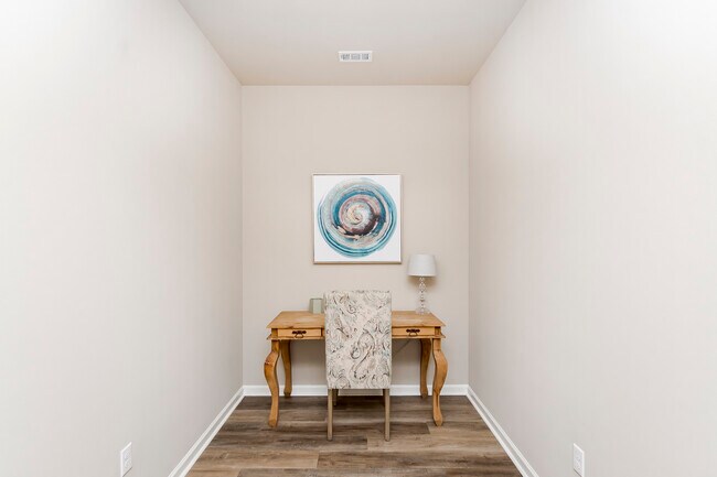 Building Photo - 2800 S Roth Ave