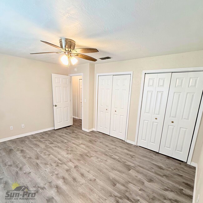 Building Photo - 1985 Big Oak Dr