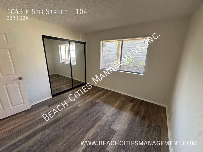 Building Photo - 1043 E 5th St