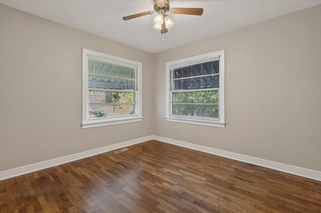 Building Photo - 102 Chitwood St