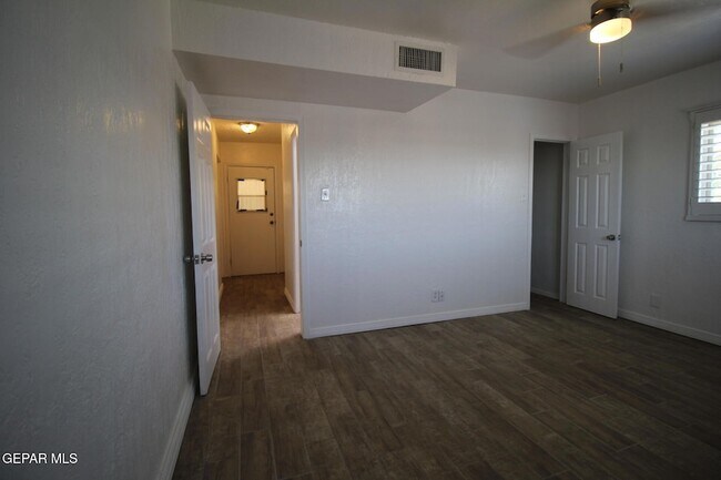Building Photo - 2529 Jackson Ave