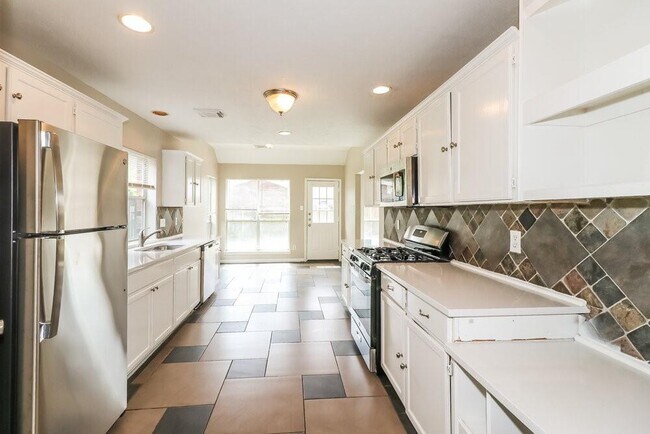 Building Photo - 6207 Hampton Oak Ct