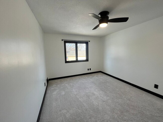 Building Photo - 9225 Garrison Way