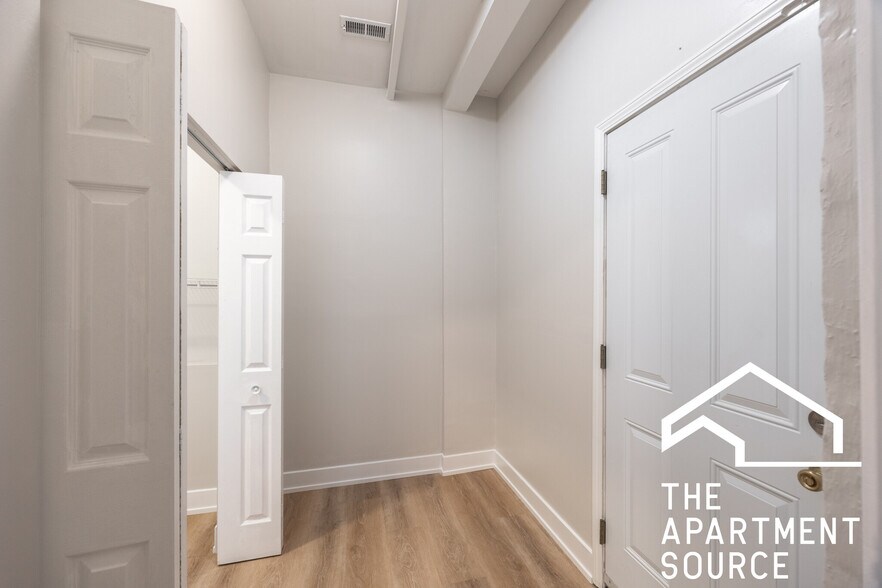 Building Photo - 1010 N Kedzie Ave