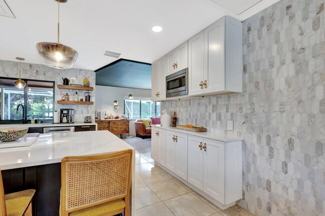 Building Photo - 932 Evergreen Dr