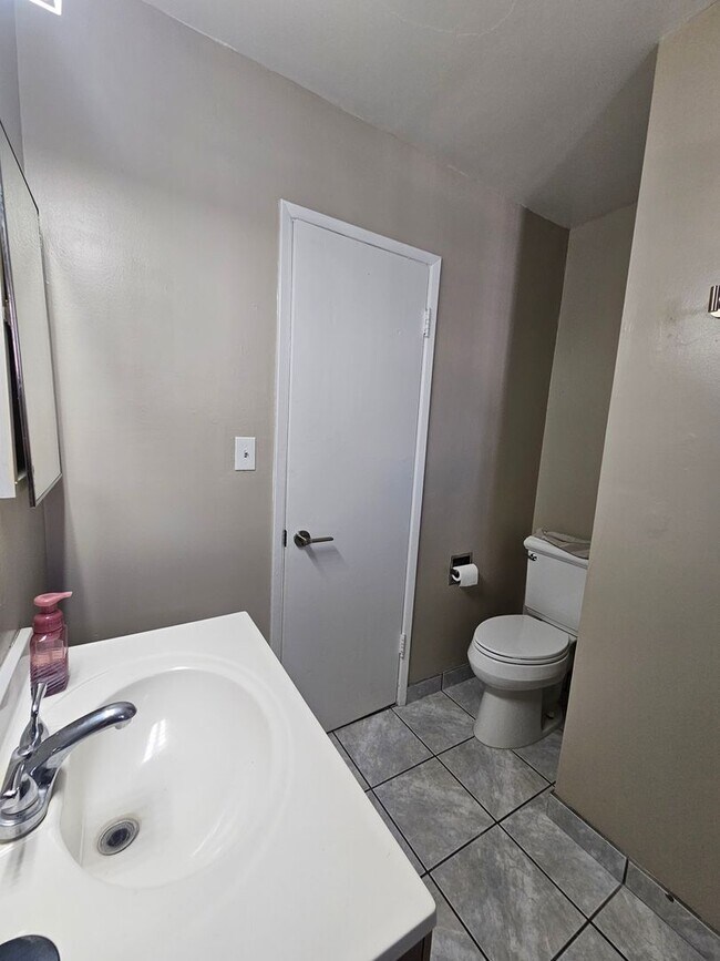 Building Photo - 7186 Central Ave