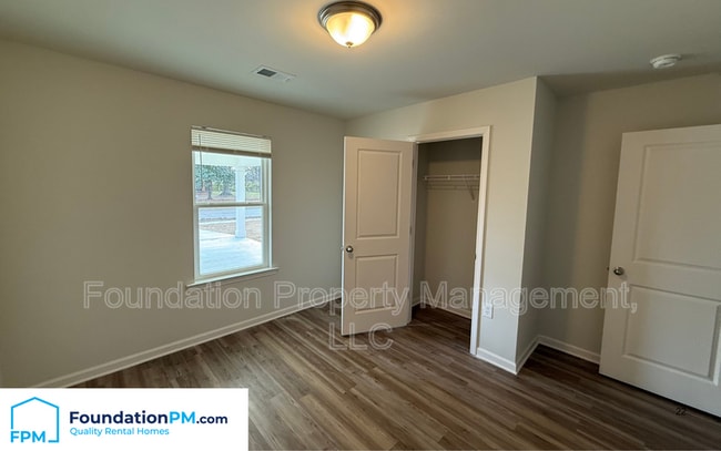 Building Photo - 1398 E Barton Ave