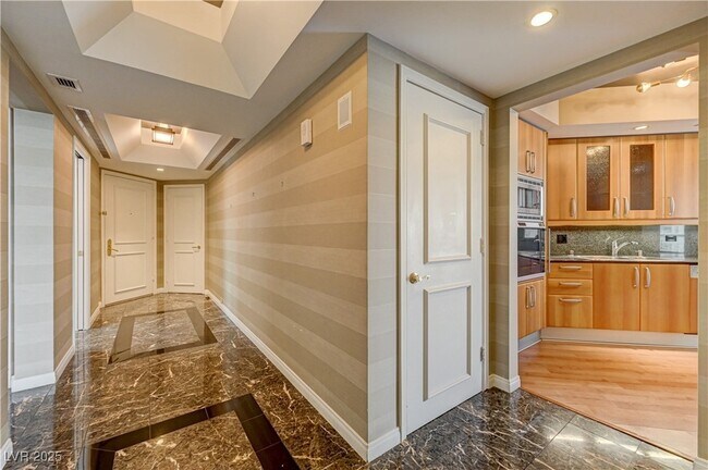 Building Photo - 2857 Paradise Rd