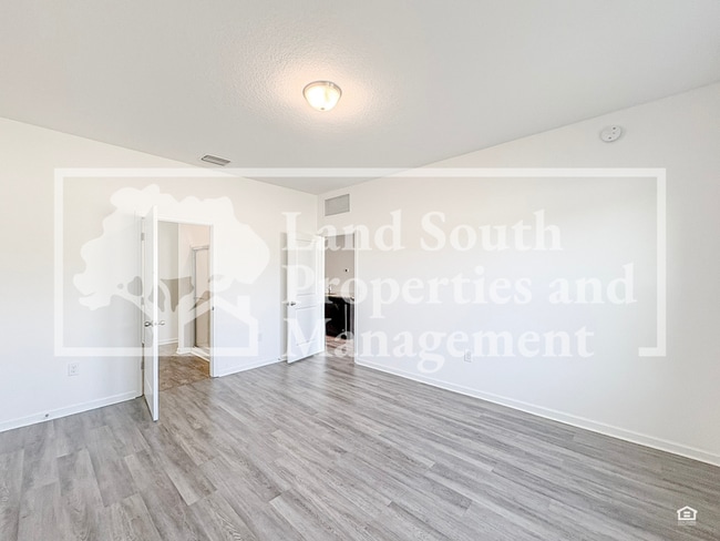 Building Photo - 4141 Salt Springs Ln