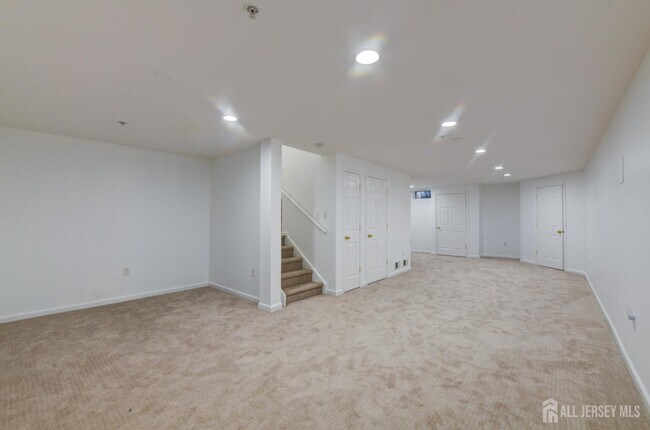 Building Photo - 609 Blossom Cir