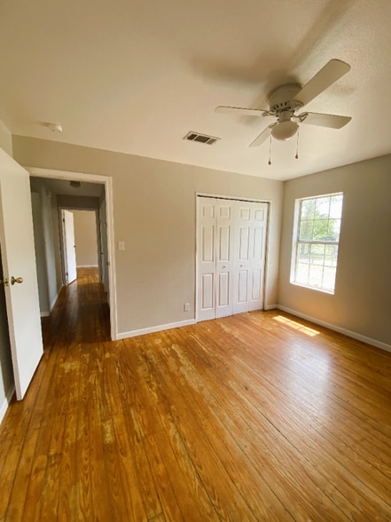 Building Photo - 143 Jasmine Ln