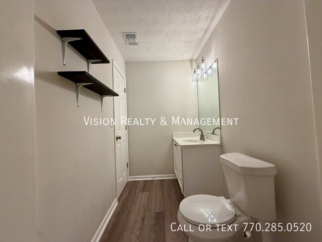 Building Photo - 2084 Manhattan Pkwy