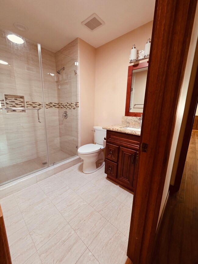 Building Photo - 8612 Naples Dr