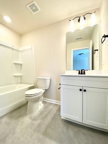 Building Photo - Room in House on Hedge Maple Dr