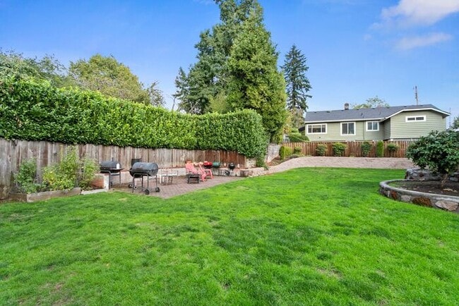 Building Photo - Spacious 2 bed 1bath. $500 VISA GIFTCARD A...