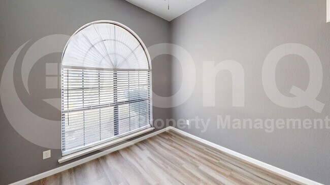 Building Photo - 2536 Beau Dr
