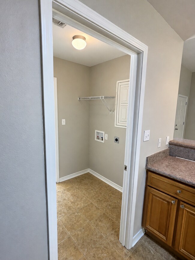 Building Photo - 3/2 home in the Audubon Lake Subdivision in Gulfport, MS