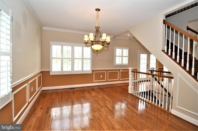 Building Photo - 5905 Lone Oak Dr