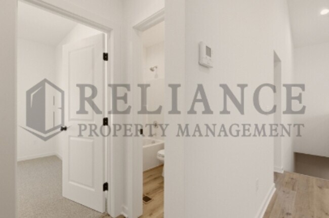 Building Photo - 5301 N Pinecrest Ct