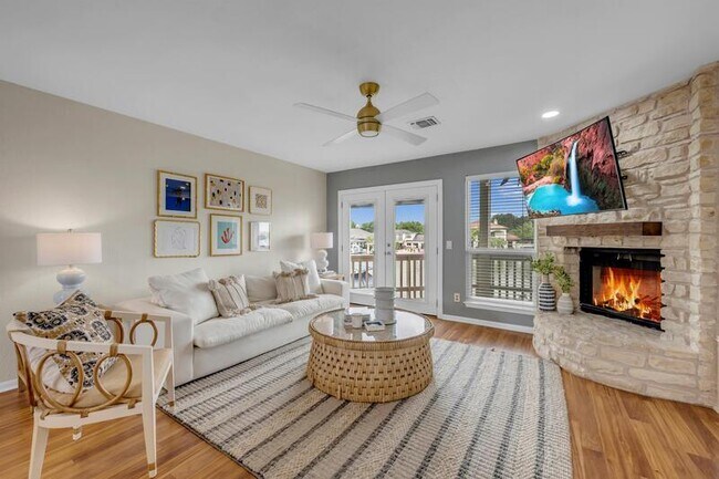 Building Photo - 604 Port