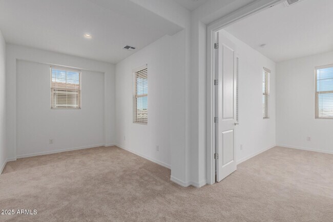 Building Photo - 8817 W Denton Ln