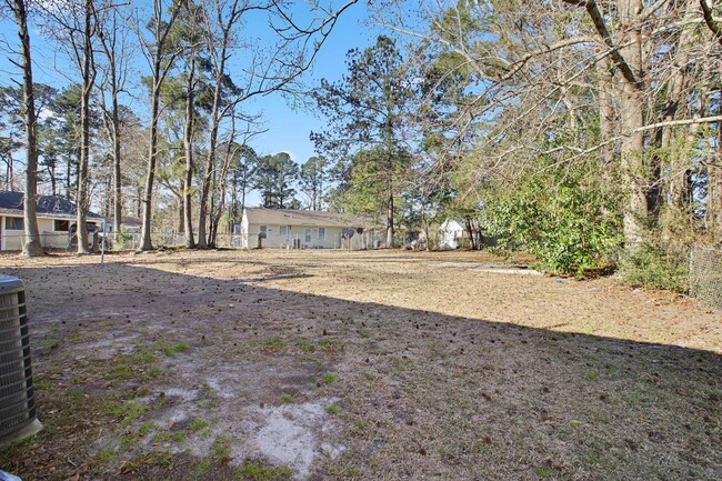 Building Photo - 2 Bedroom Duplex in Jacksonville