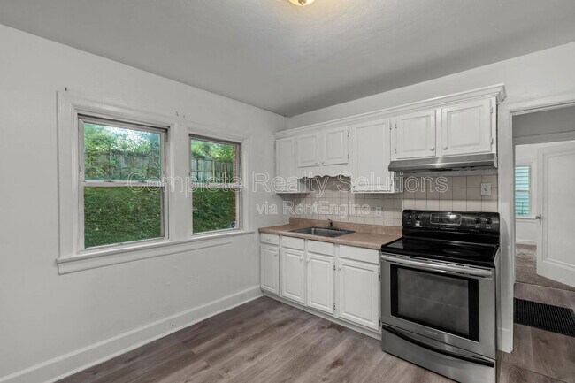 Building Photo - 147 Chambers Rd