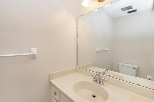 Building Photo - 1005 Westbury Dr