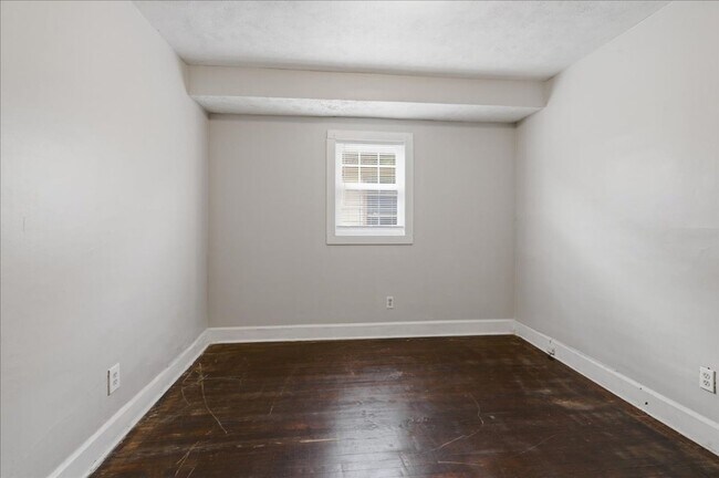 Building Photo - 37-37 S Sherman Dr
