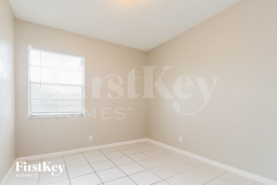 Building Photo - 7701 SW 7th Ct
