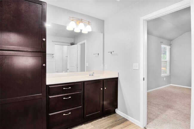 Building Photo - 704 Red Tails Dr
