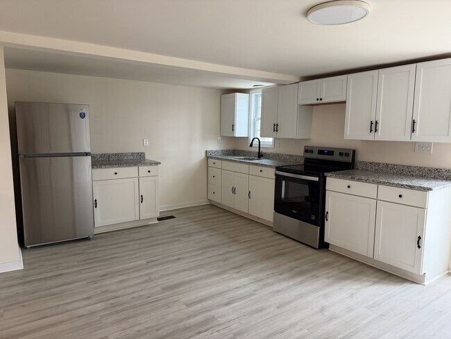 Building Photo - 113 E Addition St