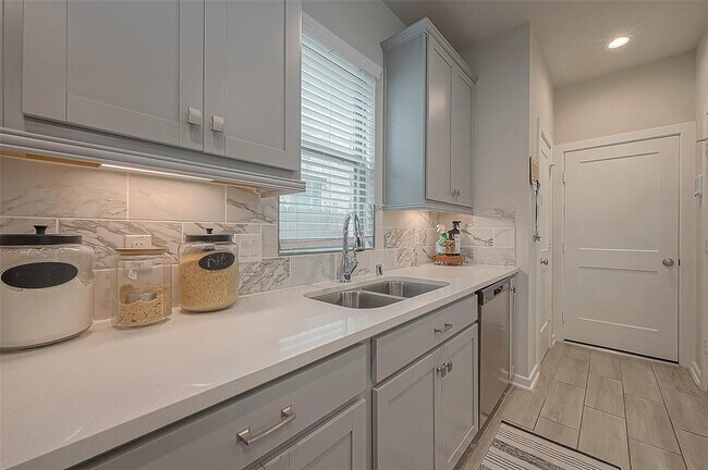Building Photo - 23611 Blackhaw Blossom Ln