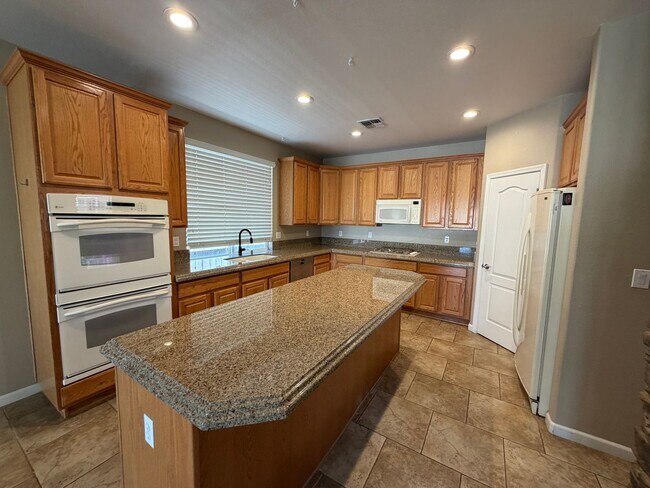 Building Photo - 485 Cicada Ct