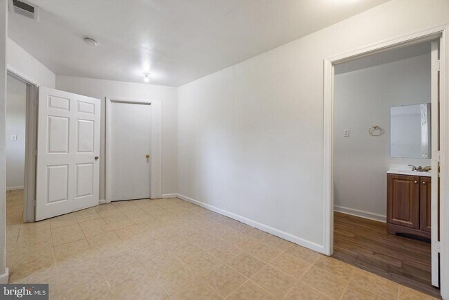 Building Photo - 345 Brown Ave