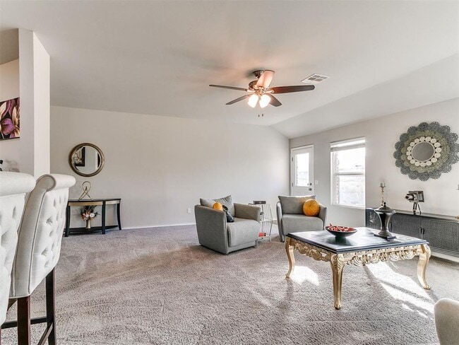 Building Photo - 2217 Stella Rd