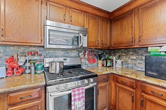 Building Photo - 26520 Walnut Hills Dr